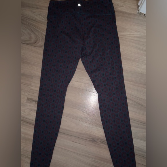 Lululemon leggings in burgundy/teal print, size 8 - Picture 6 of 7
